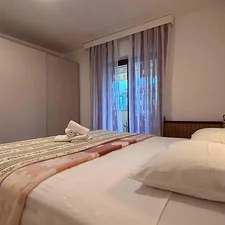 Near In Novigrad-istrien 44247