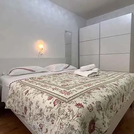 Near In Novigrad-istrien 44247 Apartment *